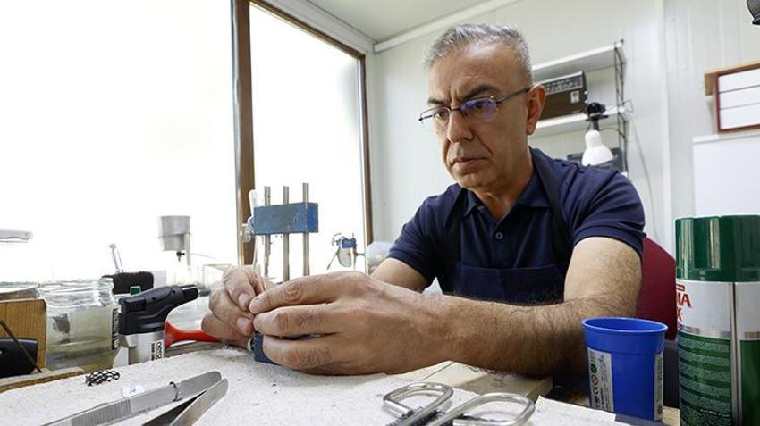 Malatyalı vatandaş kendi yüzüğünü tamir ettikten sonra gerçeği fark etti! O günden sonra meslek sahibi olup para kazanmaya başladı