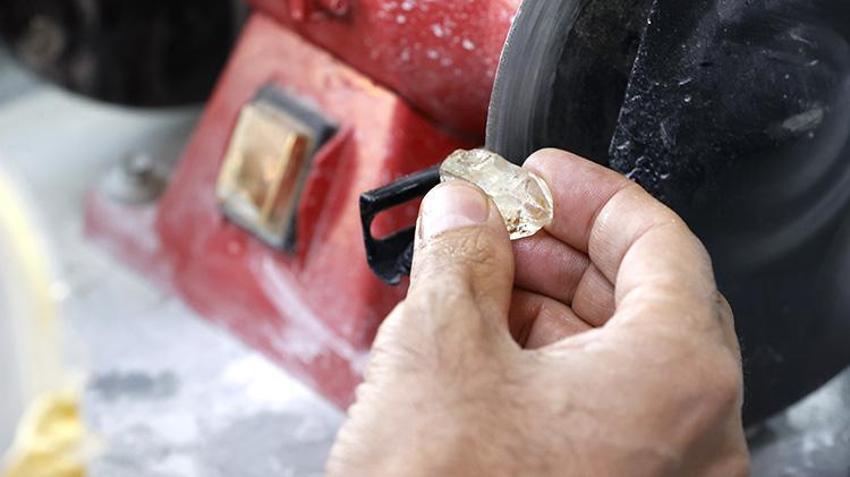Malatyalı vatandaş kendi yüzüğünü tamir ettikten sonra gerçeği fark etti! O günden sonra meslek sahibi olup para kazanmaya başladı