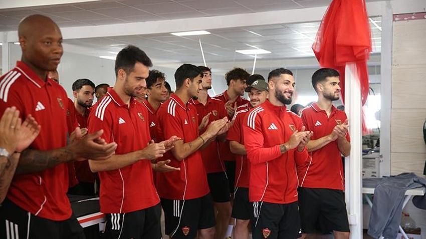 Hataylı depremzede kadınlar, 3 bin parçalık dev siparişle Hatayspor'a nefes oldu!