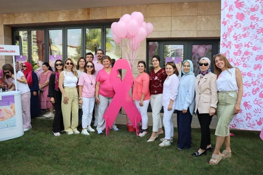 Adana yüzlerce balonla meme kanseri farkındalığına dikkat çekildi
