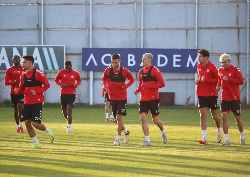 Sivasspor Teknik Direktörü Osman Zeki Korkmaz'dan istifa sorusuna yanıt: Gündemimde yok