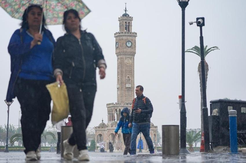 Yağmur ve gök gürültülü sağanak yağışlar geliyor! Meteoroloji 35 ili uyardı: Sel ve su baskınlarına karşı dikkatli ve tedbirli olunmalı
