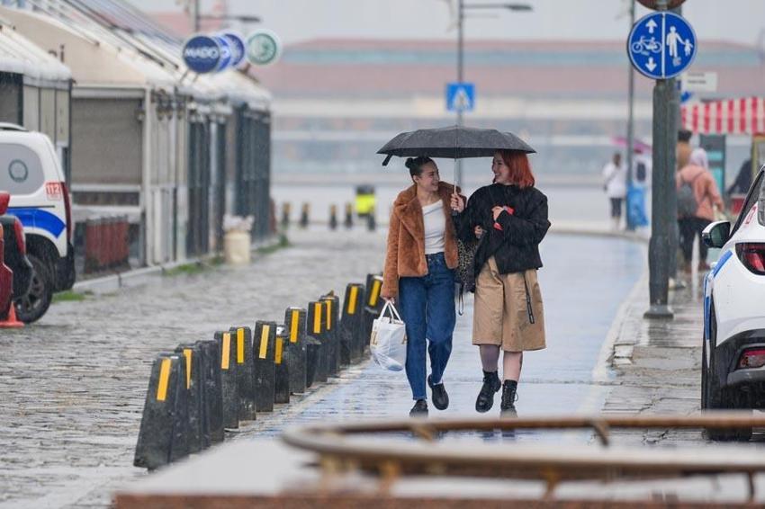 Yağmur ve gök gürültülü sağanak yağışlar geliyor! Meteoroloji 35 ili uyardı: Sel ve su baskınlarına karşı dikkatli ve tedbirli olunmalı