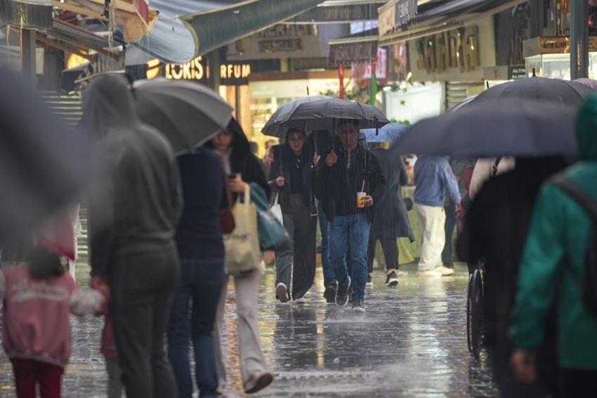 Yağmur ve gök gürültülü sağanak yağışlar geliyor! Meteoroloji 35 ili uyardı: Sel ve su baskınlarına karşı dikkatli ve tedbirli olunmalı