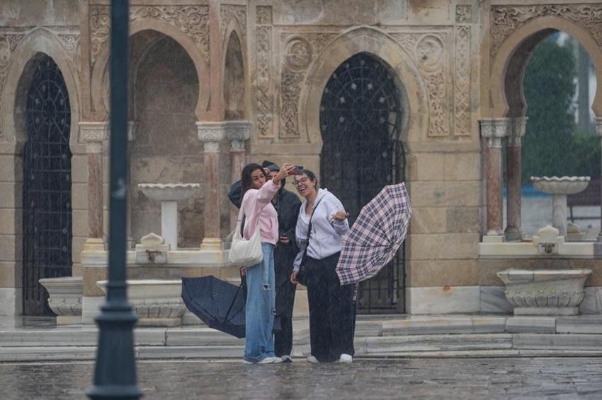 Yağmur ve gök gürültülü sağanak yağışlar geliyor! Meteoroloji 35 ili uyardı: Sel ve su baskınlarına karşı dikkatli ve tedbirli olunmalı