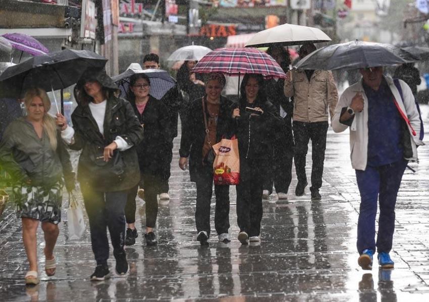 Yağmur ve gök gürültülü sağanak yağışlar geliyor! Meteoroloji 35 ili uyardı: Sel ve su baskınlarına karşı dikkatli ve tedbirli olunmalı