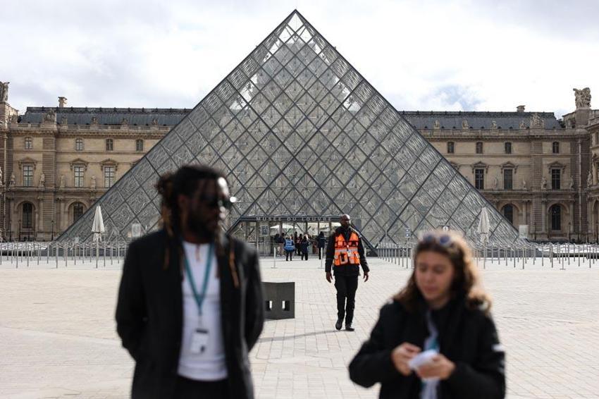 Louvre Müzesi'nde soygun skandalı! Paris Savcısı çalınan mücevherlerle ilgili maddi zararı açıkladı