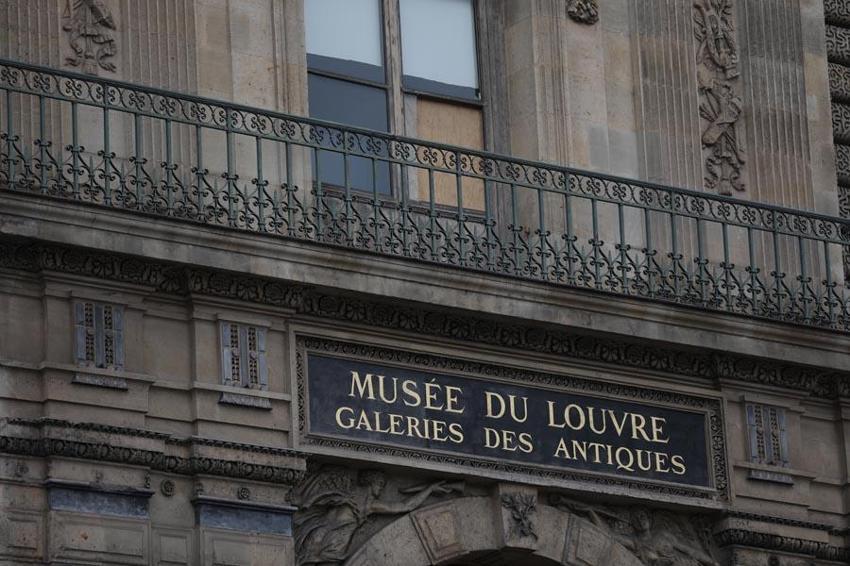 Louvre Müzesi'nde soygun skandalı! Paris Savcısı çalınan mücevherlerle ilgili maddi zararı açıkladı