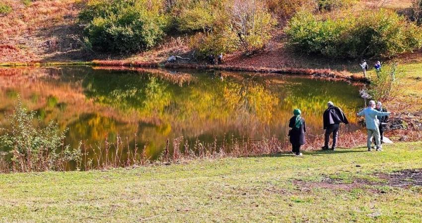 Artvin'de göz şeklindeki göl turist akınına uğruyor: Rutav Gölü'nün kaşı bile var!