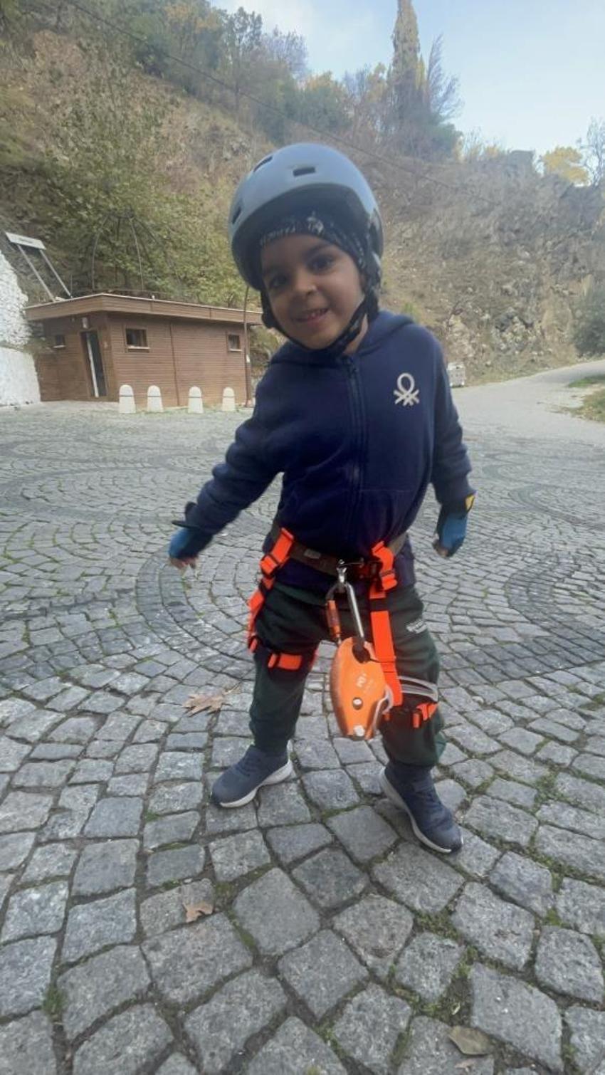 4 yaşında bir ilki başardı! Manisa'da rekor: Türkiye'nin en küçük canyoning sporcusu oldu