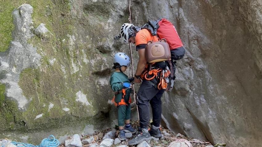 4 yaşında bir ilki başardı! Manisa'da rekor: Türkiye'nin en küçük canyoning sporcusu oldu