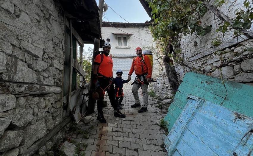 4 yaşında bir ilki başardı! Manisa'da rekor: Türkiye'nin en küçük canyoning sporcusu oldu