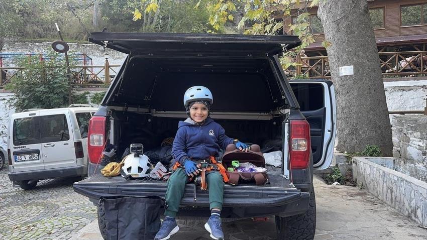 4 yaşında bir ilki başardı! Manisa'da rekor: Türkiye'nin en küçük canyoning sporcusu oldu