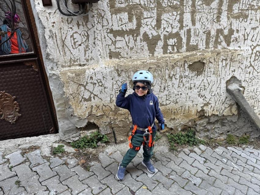 4 yaşında bir ilki başardı! Manisa'da rekor: Türkiye'nin en küçük canyoning sporcusu oldu