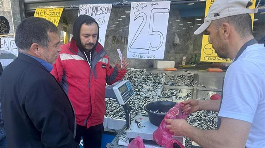 Duyan inanamıyor! Kilosu 25 TL'den satılıyor, tezgah başında kuyruk oluştu, en fazla 2 kilo alınabiliyor