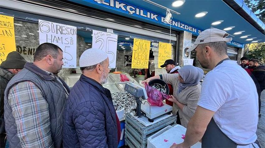 Duyan inanamıyor! Kilosu 25 TL'den satılıyor, tezgah başında kuyruk oluştu, en fazla 2 kilo alınabiliyor