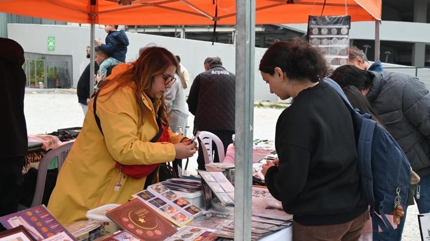 250 yıllık Osmanlı paralarını tezgahında sergiliyor! Yüzlerce yıllık kağıt ve madeni paralar tezgahta alıcılarını bekliyor