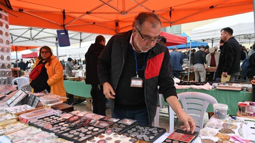 250 yıllık Osmanlı paralarını tezgahında sergiliyor! Yüzlerce yıllık kağıt ve madeni paralar tezgahta alıcılarını bekliyor