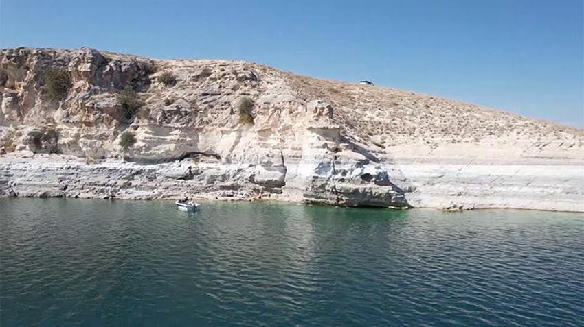 Sular çekildi, tarih ortaya çıktı! Adıyaman'da 12 bin yıllık kaya resimleri su altında görüntülendi