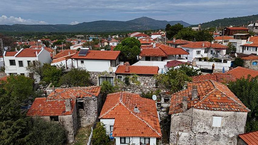 Dünyanın gözü İzmir'deki o köyde! Korkuluklarıyla ilgi gören Barbaros, 'turizm köyü' ünvanıyla öne çıkacak