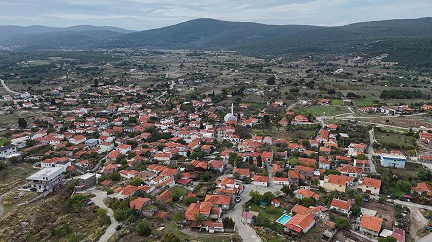 Dünyanın gözü İzmir'deki o köyde! Korkuluklarıyla ilgi gören Barbaros, 'turizm köyü' ünvanıyla öne çıkacak