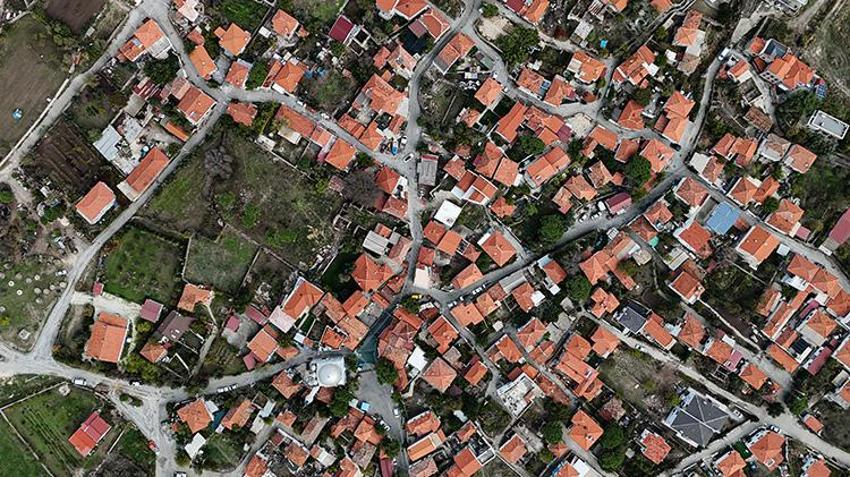 Dünyanın gözü İzmir'deki o köyde! Korkuluklarıyla ilgi gören Barbaros, 'turizm köyü' ünvanıyla öne çıkacak