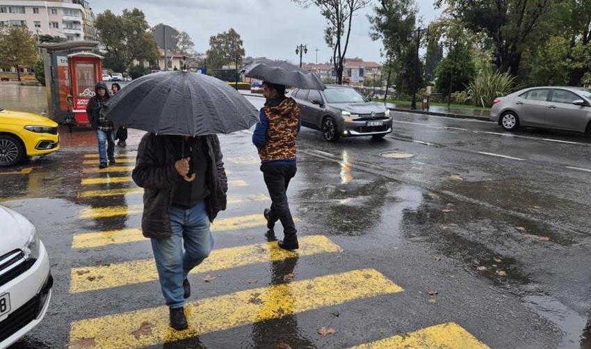 Meteoroloji 39 ili uyardı: Gök gürültülü sağanak yağışlar kuvvetli geliyor