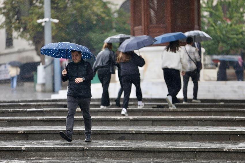 Meteoroloji 39 ili uyardı: Gök gürültülü sağanak yağışlar kuvvetli geliyor