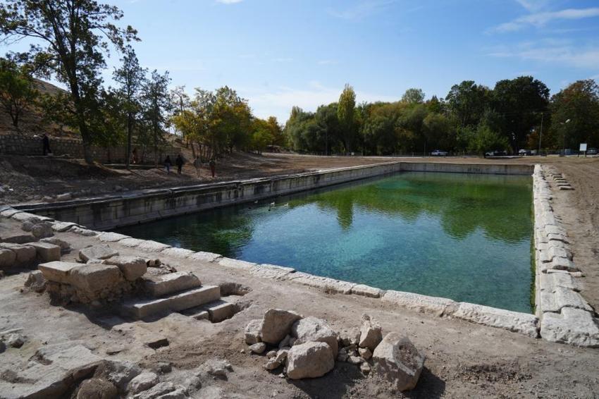1800 yıllık havuzda acil kazı başladı! Niğde'de belediye ve arkeologlar harekete geçti