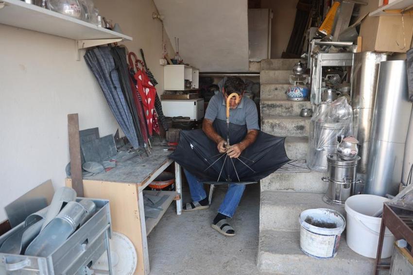 Hatay'da etkili olan şiddetli yağışlar sadece bir esnafın işlerini artırdı!