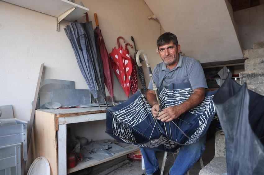 Hatay'da etkili olan şiddetli yağışlar sadece bir esnafın işlerini artırdı!