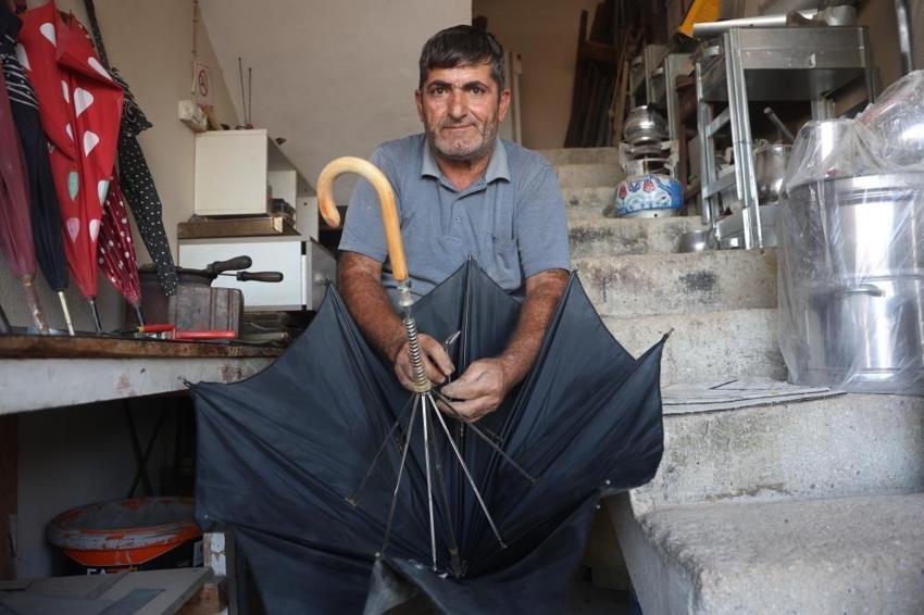 Hatay'da etkili olan şiddetli yağışlar sadece bir esnafın işlerini artırdı!