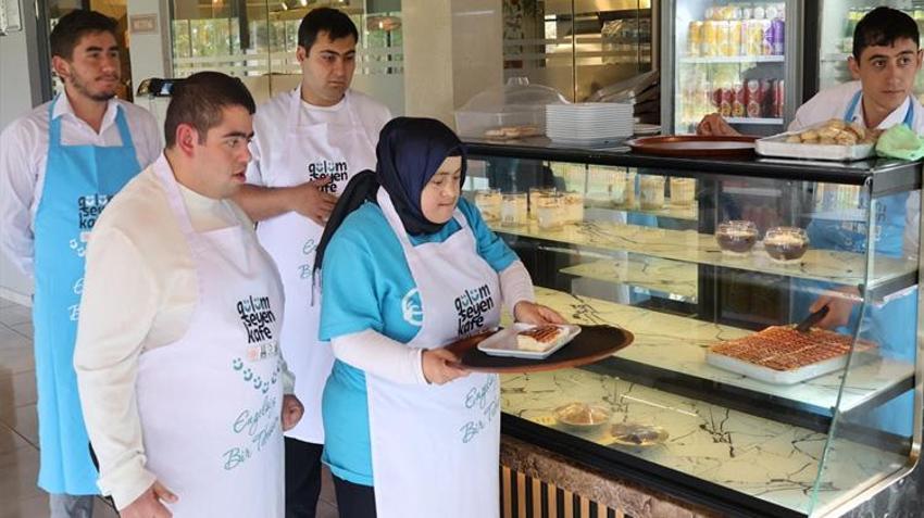 Erzurum'un en özel kafesi! Bir kez gelen bir daha gelmek istiyor: Özel bireylerin istihdam kapısı oldu