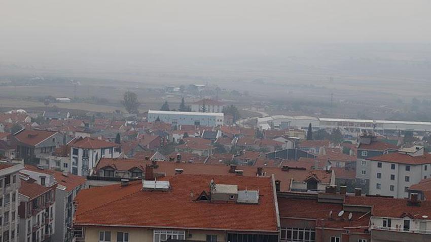 Trakya'da bir ilçe duman altında oldu! Yasak olmasına rağmen her sene aynı manzara