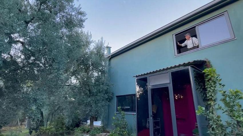Bursa'nın en güzel manzaralı evi! Her sabah 3 bin yıllık ağaçla gözlerini açıyor