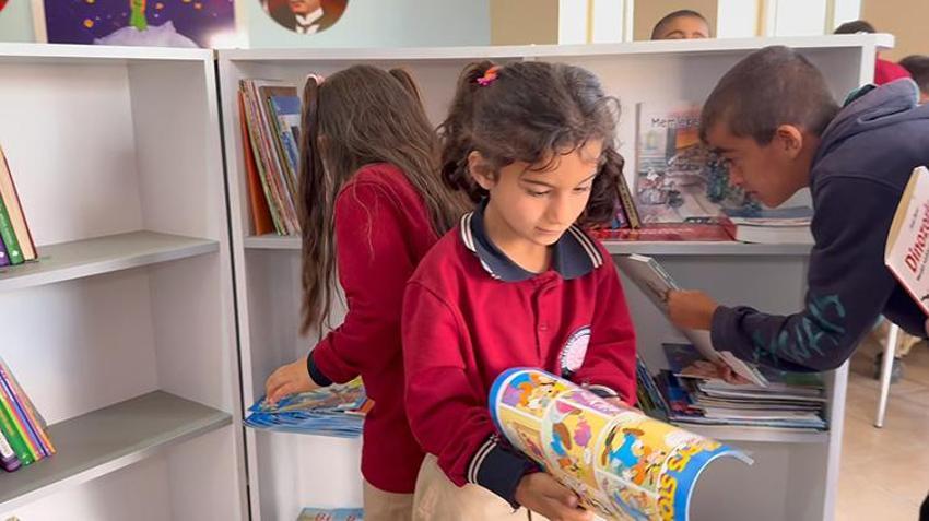 Muhtarın çocukluk hayali gerçek oldu! Midyat'ın köy okuluna modern kütüphane kazandırıldı