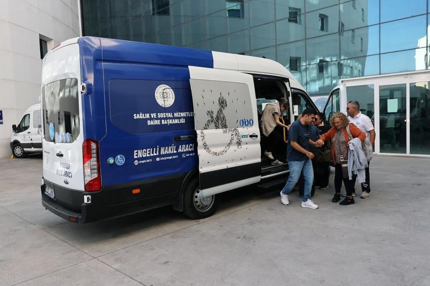 Büyükşehir'den özel bireylere tam destek! Özel donanımlı araçlarla ulaşım sorunu çözülüyor