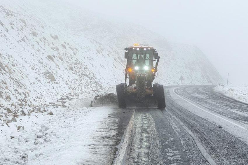 Kar yağışı Van'ı beyaza bürüdü! Yağmur ve gök gürültülü sağanak yağış kuvvetli geliyor: Meteoroloji son hava durumu raporuyla illeri tek tek uyardı