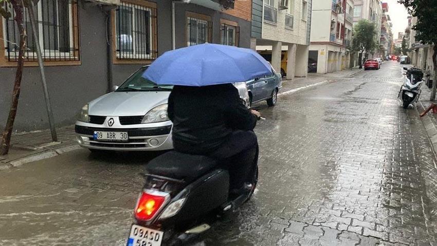 Aydın’da sağanak yağmur hayatı olumsuz etkiledi! Yollar dereye döndü vatandaşlar zor anlar yaşadı