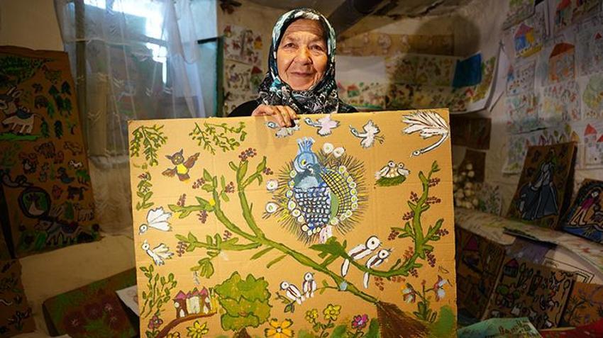 Koyun güdüyor, masal kahramanlarını resmediyor: 73'lük Hakime teyze evini galeriye çevirdi!