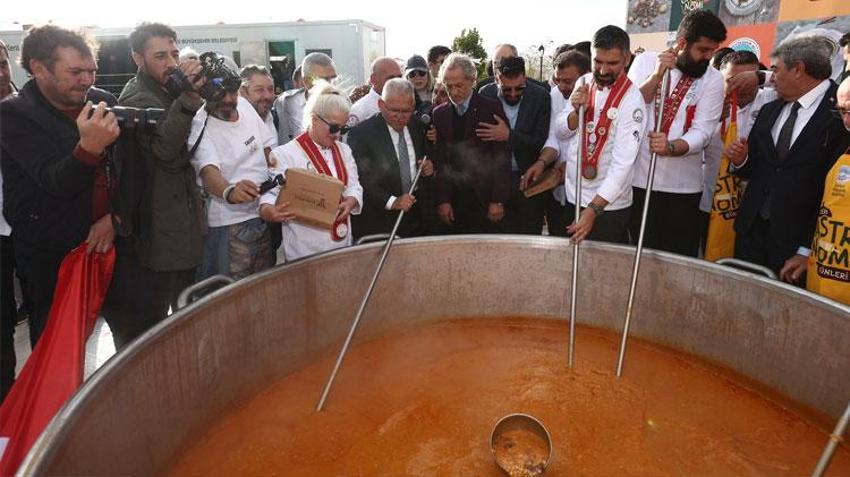Kayseri’de Gastronomi Günleri! Şehrin 200 eşsiz lezzeti ve 1 ton pastırmalı kuru fasulye ikramı