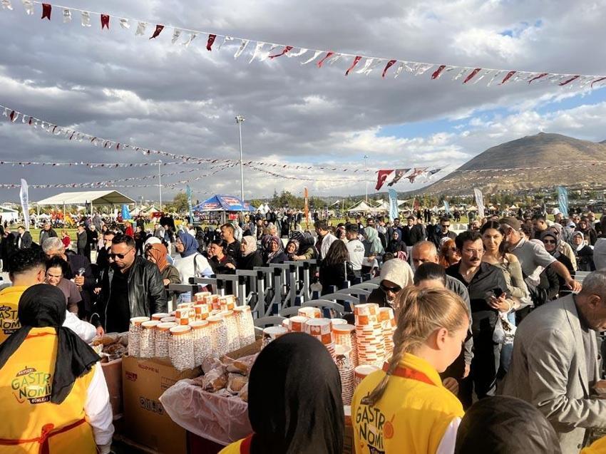 Kayseri’de Gastronomi Günleri! Şehrin 200 eşsiz lezzeti ve 1 ton pastırmalı kuru fasulye ikramı