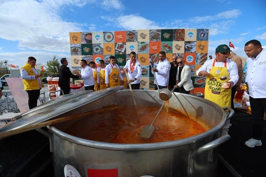 Kayseri’de Gastronomi Günleri! Şehrin 200 eşsiz lezzeti ve 1 ton pastırmalı kuru fasulye ikramı