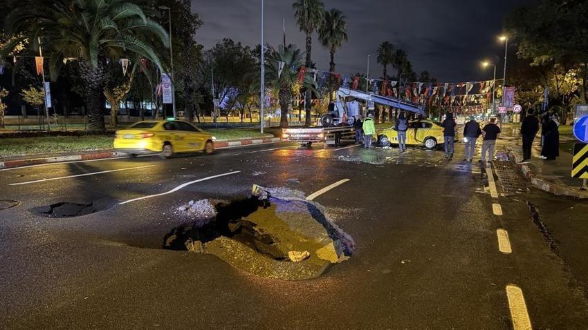 Vatan Caddesi'nde korkunç an! Yol çöktü taksi kaza yaptı