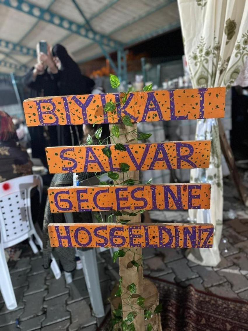 Tekirdağ'da bir ilk: 2 bin kadın şalvarları giydi, davul zurna eşliğinde halaylarla köy kültürünü yaşattı!