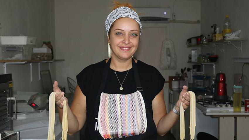 Evinin mutfağında başladı, bakanlıktan aldığı destekle kendi imalathanesini açtı! Çocukluk hayalini gerçeğe dönüştürdü