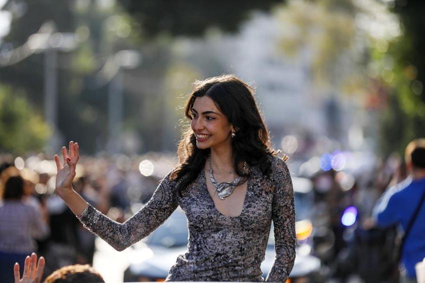 Antalya 62’nci Altın Portakal! Geleneksel kortej yapıldı, ünlü sanatçılar vatandaşları selamladı