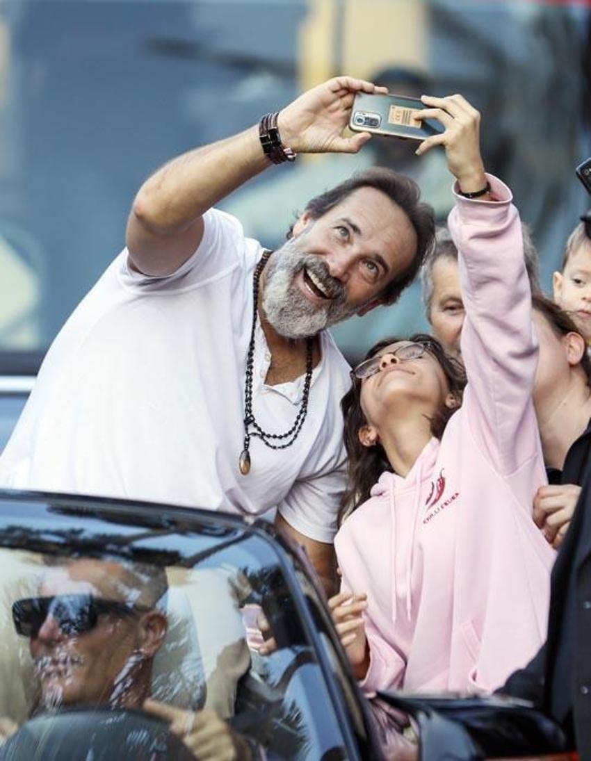 Antalya 62’nci Altın Portakal! Geleneksel kortej yapıldı, ünlü sanatçılar vatandaşları selamladı