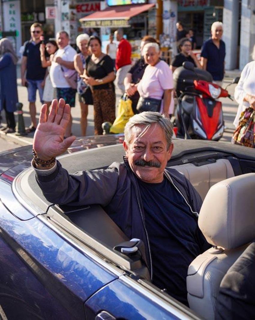 Antalya 62’nci Altın Portakal! Geleneksel kortej yapıldı, ünlü sanatçılar vatandaşları selamladı