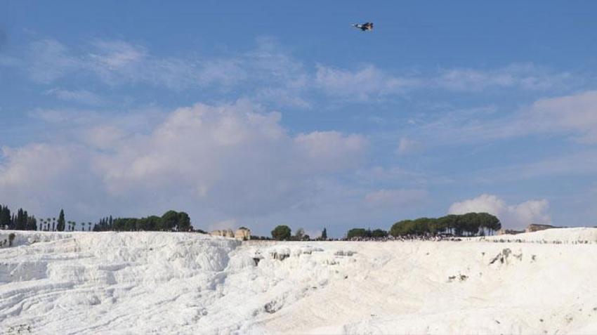Denzli'de nefes kesen anlar! SOLOTÜRK'ten Pamukkale'de gösteri uçuşu